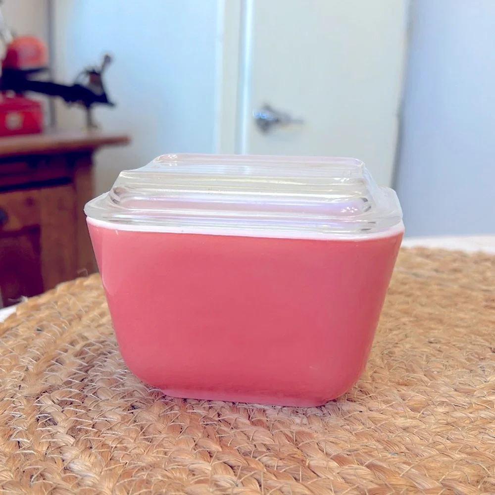 PYREX #501 Flamingo Pink Refrigerator dish with lid - Picture 16 of 16